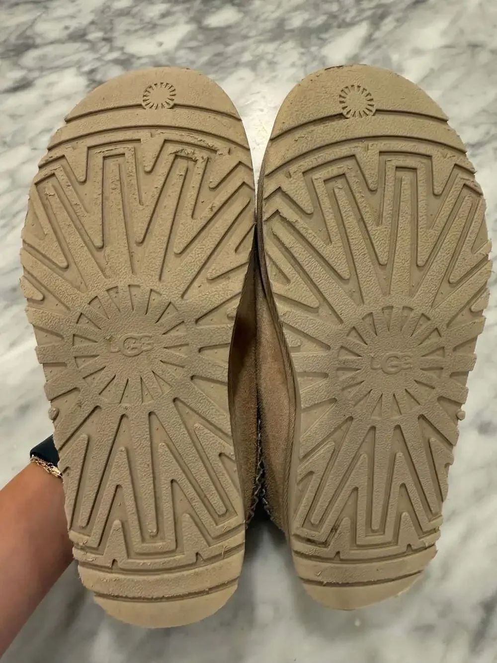 UGG Kids' Tasman Chestnut Suede Slides Size 4